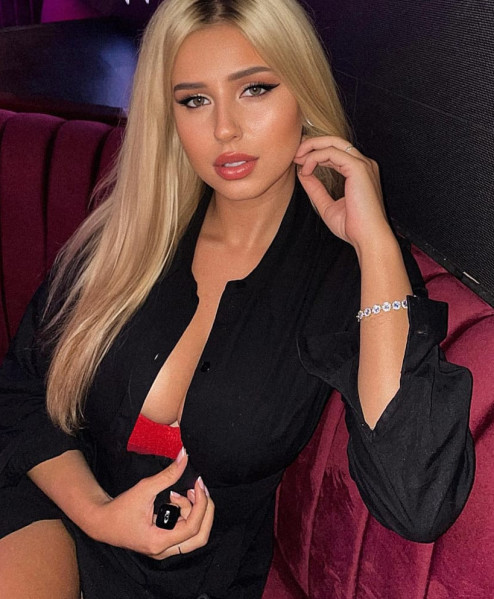 Oriana, 25, Brunette, , escort in Dubai - 1189