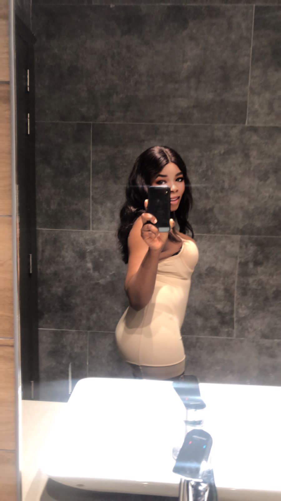 11https://api.emiratescort.com/storage/profiles-photos/1240/E6VRAI0OduNpG6YrIYeubDwmqkPjtKnr3nnNdTJ3.jpg