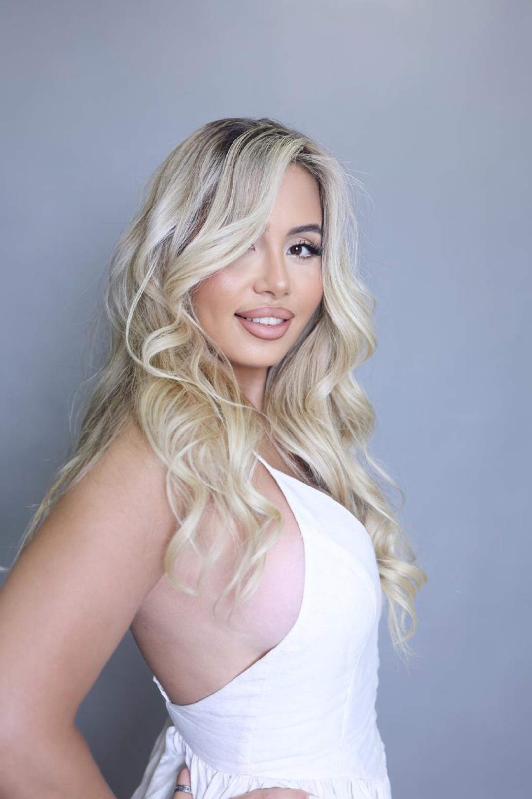 39https://api.emiratescort.com/storage/profiles-photos/1648/Hb4delcbvhWyHmX7UyJsmPE36phGhP9ze7Rz7B0C.jpg