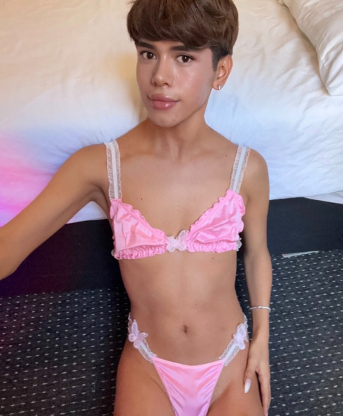 Alo Femboy, 19, Brunette, , escort in Dubai - 1845