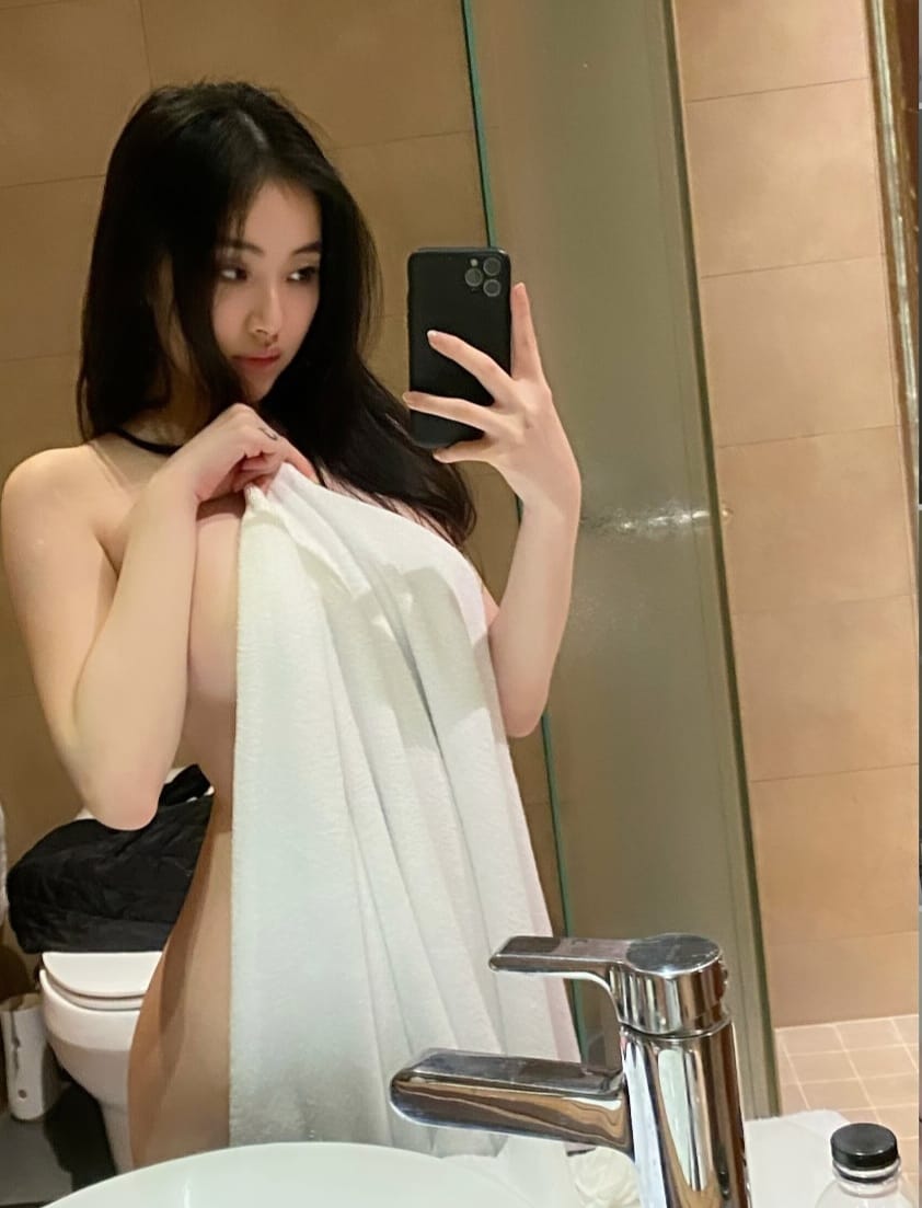 New photo 4-Nelly Revera