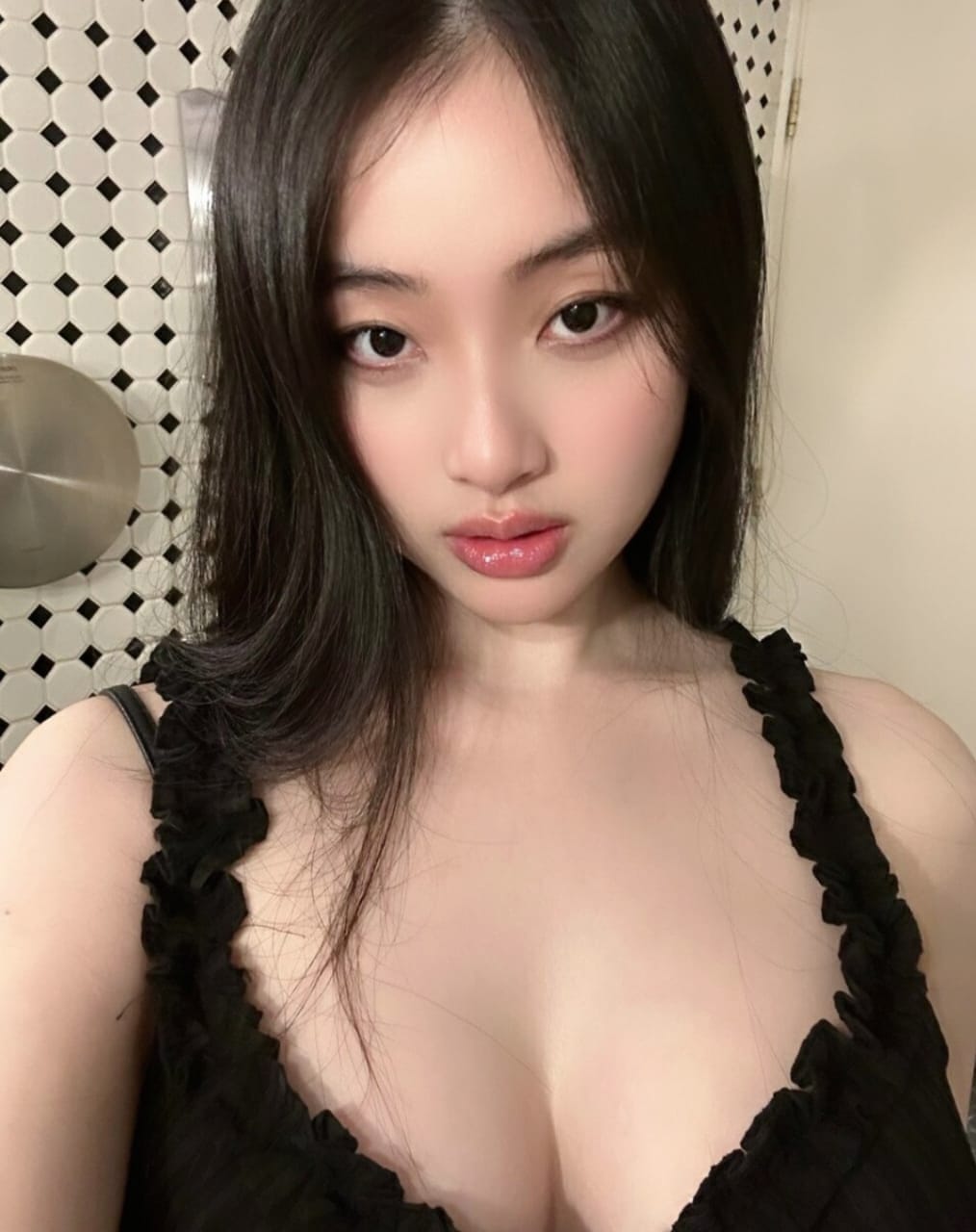 New photo 8-Nelly Revera