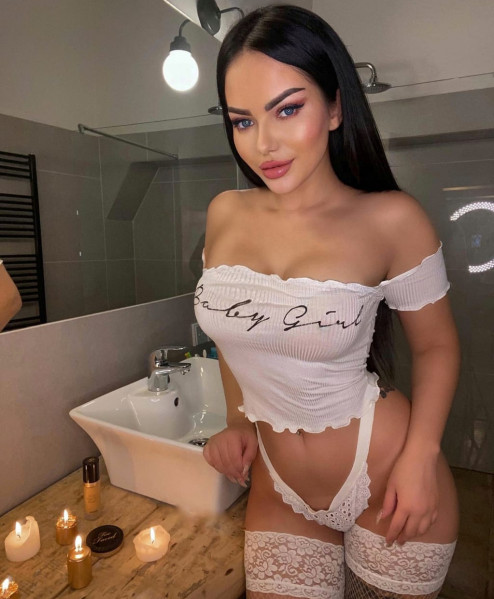 Victoria, 23, Brunette, , escort in Dubai - 1969