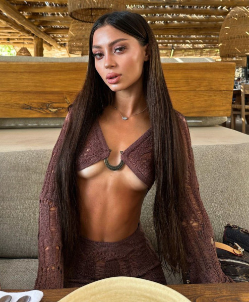 Cindy, 23, Brunette, , escort in Dubai - 1973