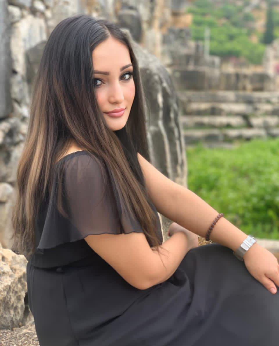 New photo 0-Gloriana