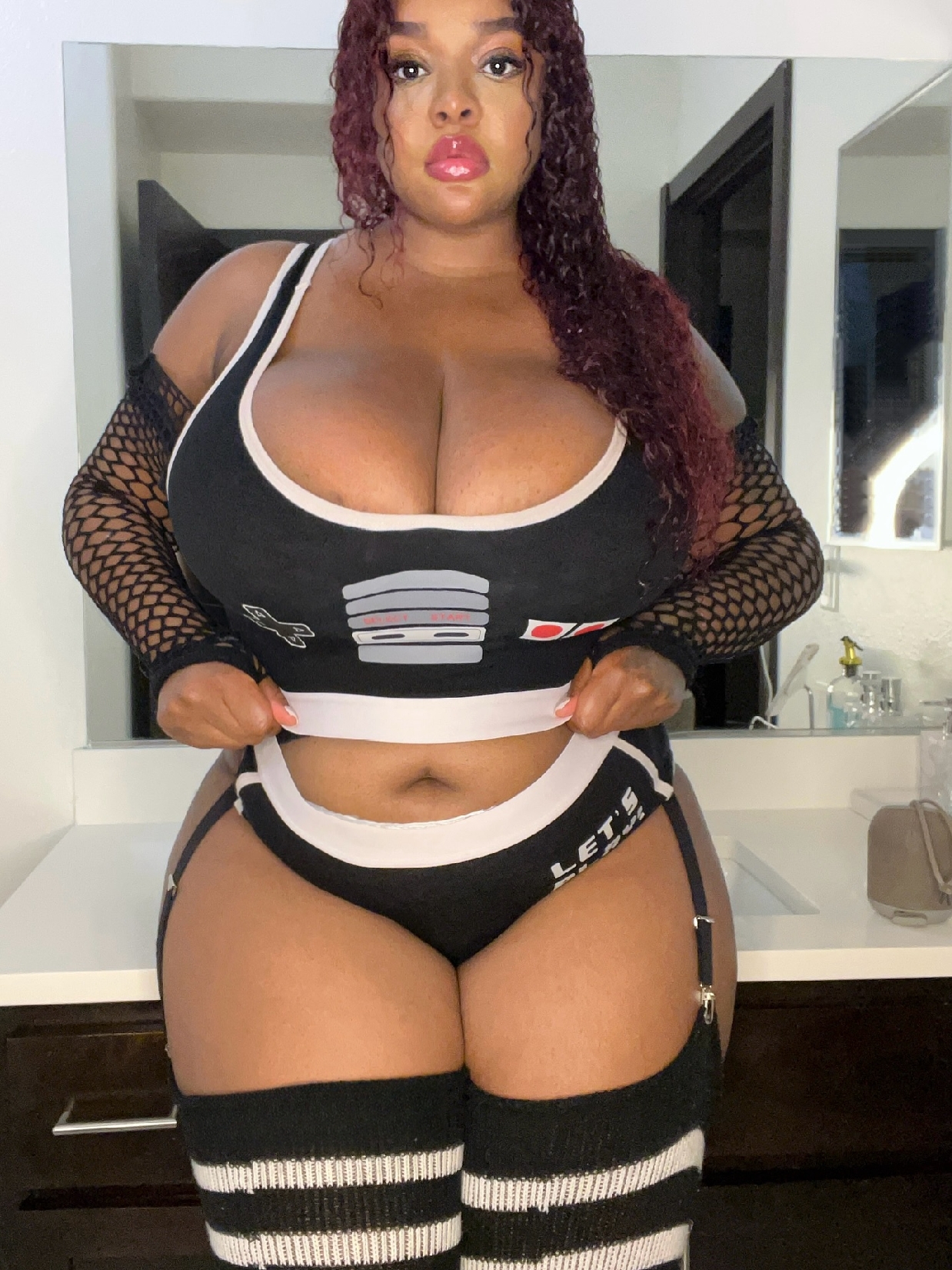 17https://api.emiratescort.com/storage/profiles-photos/677/LwLlOvFM7GqewXJpXwWmWvZryS59Xmywzc5Q90Rn.jpg