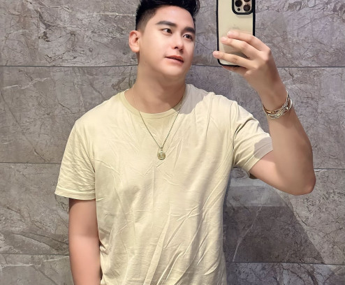 Gio, 22, Brunette, Filipino, escort in Dubai - 710