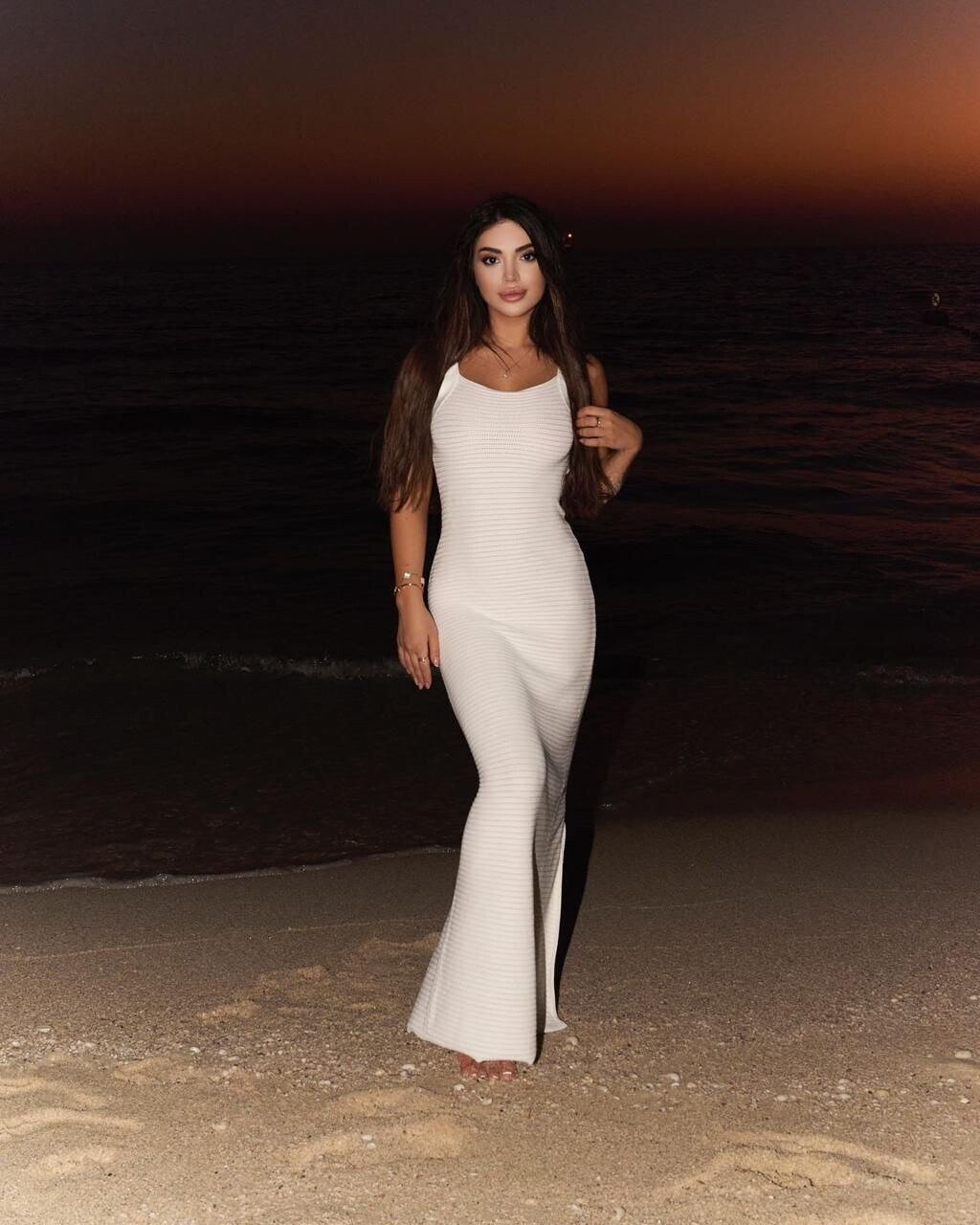 9https://api.emiratescort.com/storage/profiles-photos/922/yhuPNK8AfktZbaQmJNzSTd4DxIQxQ5Pu0lQUDbnU.jpg